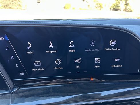 Used 2024 Cadillac Escalade ESV Premium Luxury image 31