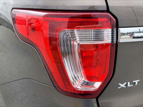 Used 2016 Ford Explorer XLT w/ Equipment Group 202A image 27