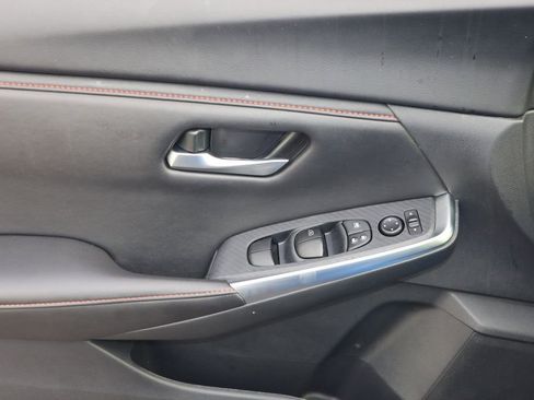 Certified 2025 Nissan Sentra SR FWD image 19