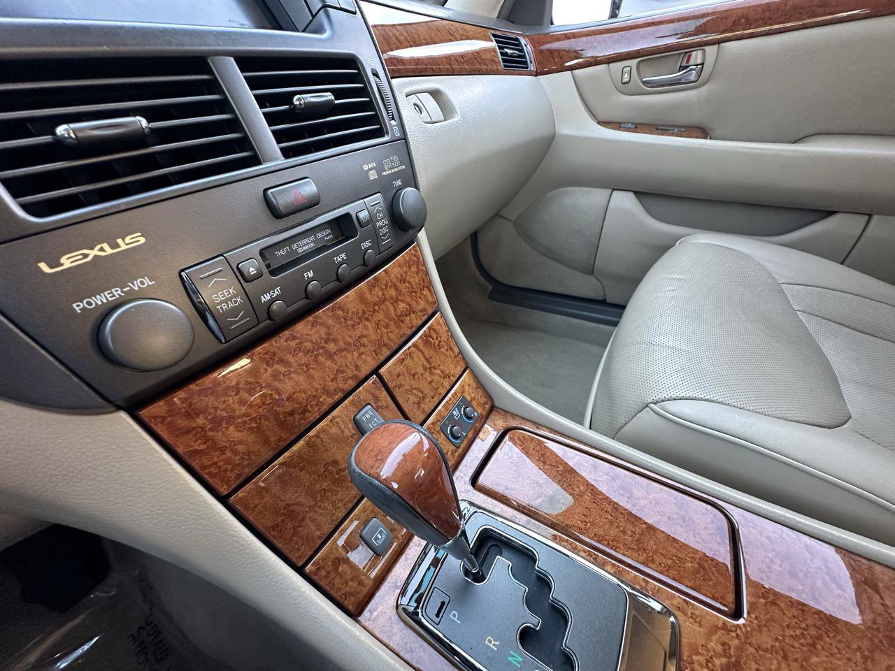 Used 2006 Lexus LS 430 w/ Modern Luxury Pkg RWD image 17