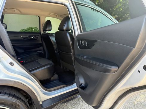 Used 2018 Nissan Rogue SL FWD image 20