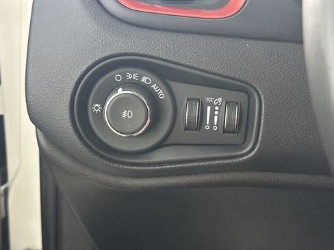 Used 2023 Jeep Renegade Trailhawk AWD/4WD image 29