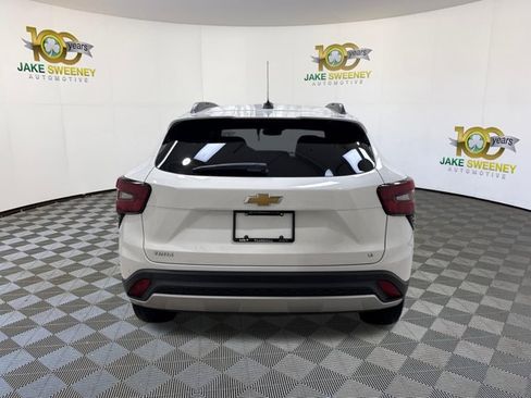 Used 2025 Chevrolet Trax LT w/ Driver Confidence Package FWD image 7