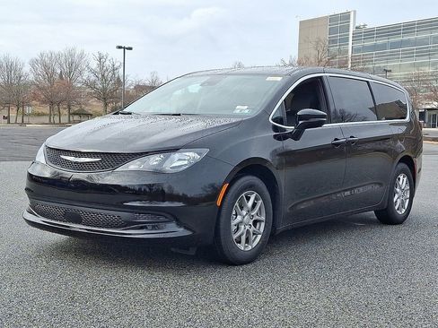 New 2026 Chrysler Voyager LX image 2