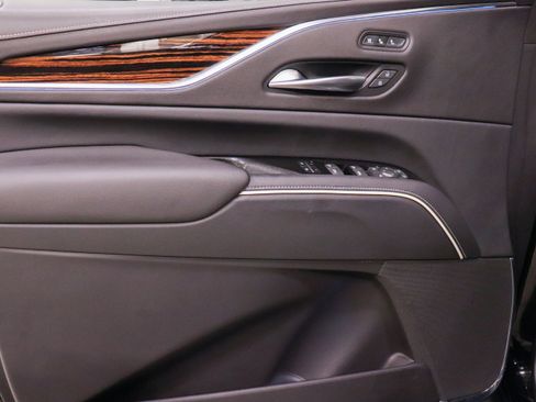 Used 2022 Cadillac Escalade ESV Premium Luxury image 11