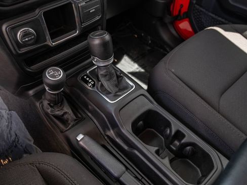 Used 2023 Jeep Gladiator Sport AWD/4WD image 18