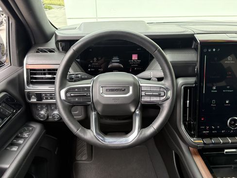 Used 2025 GMC Yukon XL Denali AWD/4WD image 18