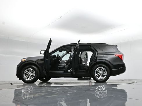 Certified 2022 Ford Explorer XLT w/ Equipment Group 202A image 50