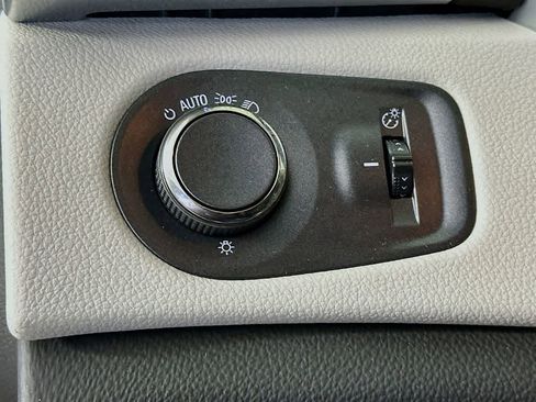 Used 2014 Cadillac SRX Luxury image 27