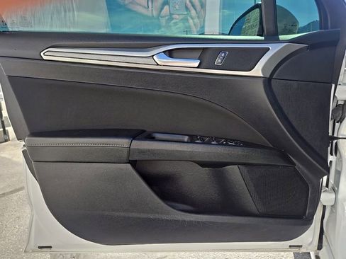 Used 2020 Ford Fusion SE image 14