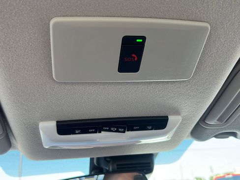 New 2025 Nissan Versa SR w/ Trunk Package image 29