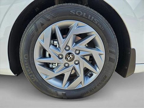 Used 2024 Hyundai Elantra SEL image 21