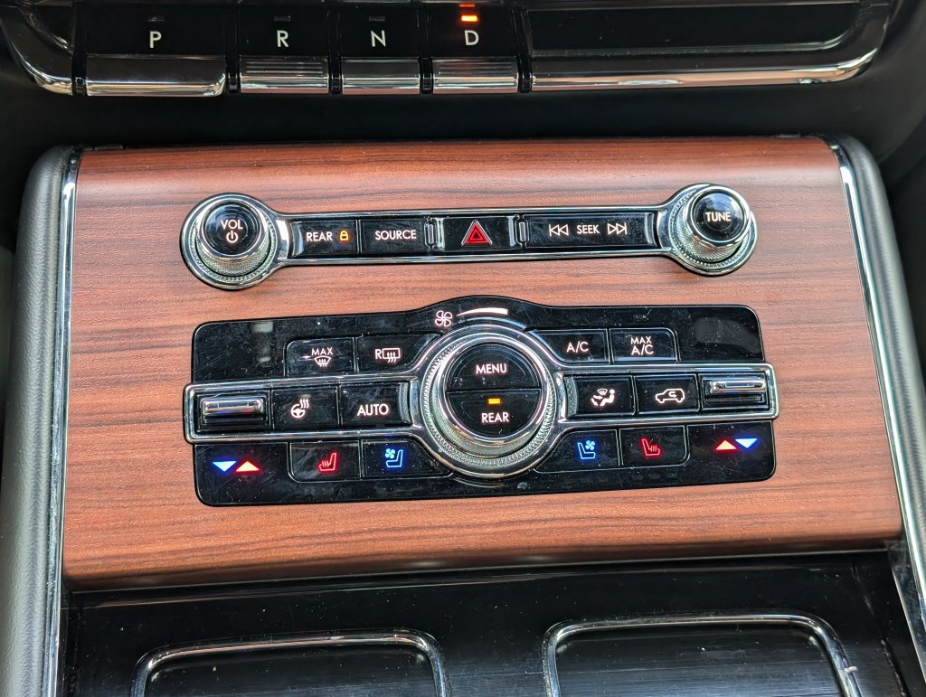 Used 2023 Lincoln Aviator Reserve w/ Equipment Group 201A AWD/4WD image 19