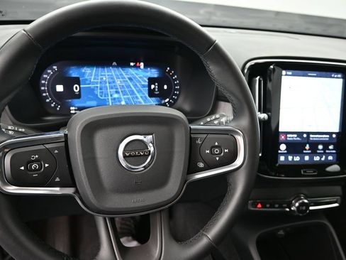 Used 2025 Volvo XC40 B5 Core AWD/4WD image 12