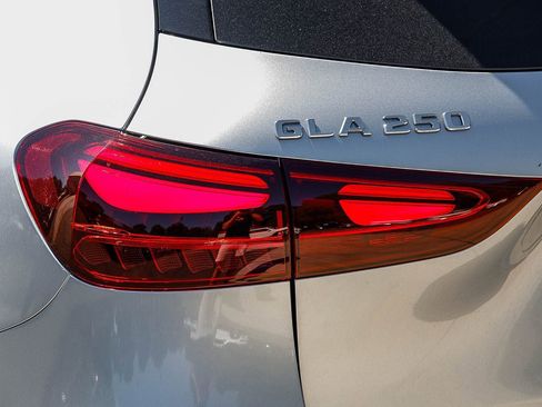 New 2026 Mercedes-Benz GLA 250 image 8