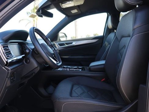 Used 2024 Volkswagen Atlas Cross Sport SE image 10