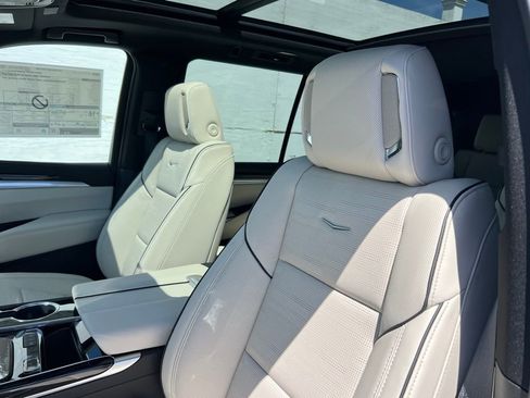 New 2026 Cadillac Escalade Sport AWD/4WD image 13