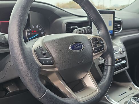 Used 2022 Ford Explorer XLT w/ Equipment Group 202A image 14