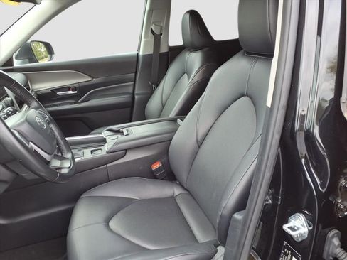 Used 2024 Toyota Grand Highlander XLE image 15