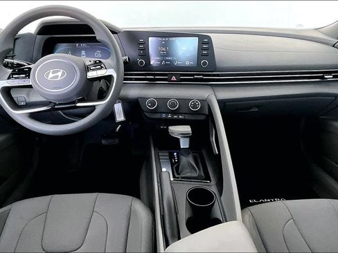 Used 2026 Hyundai Elantra SE FWD image 18