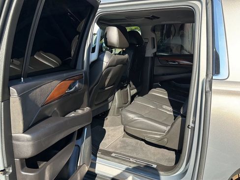 Used 2017 Cadillac Escalade ESV Premium Luxury AWD/4WD image 27