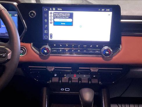 Used 2024 GMC Canyon AT4 w/ AT4 Premium Package image 7