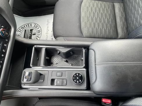 Used 2023 Nissan Pathfinder SV AWD/4WD image 15
