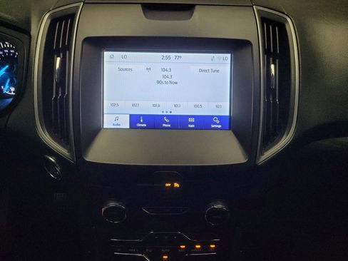 Used 2020 Ford Edge SE FWD image 25
