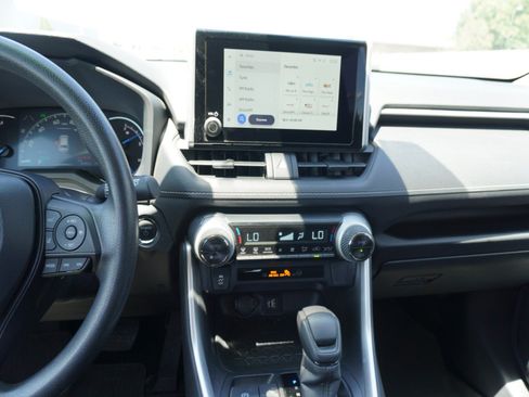 Used 2025 Toyota RAV4 XLE AWD/4WD image 16