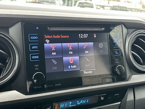 Used 2017 Toyota Tacoma TRD Off-Road w/ Premium & Technology Package image 13