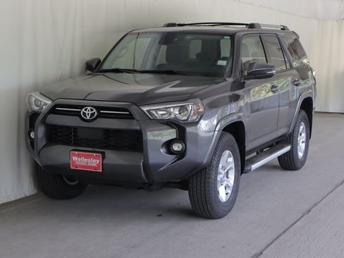 Used 2023 Toyota 4Runner SR5 Premium w/ Moonroof Package AWD/4WD image 27