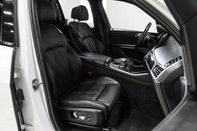 Used 2020 BMW X5 M50i AWD/4WD image 29