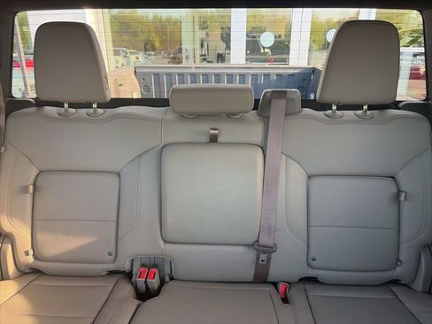 Used 2023 GMC Sierra 1500 SLT w/ SLT Premium Package AWD/4WD image 28