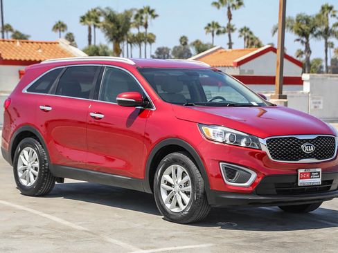 Used 2016 Kia Sorento LX w/ LX Convenience Package FWD image 4