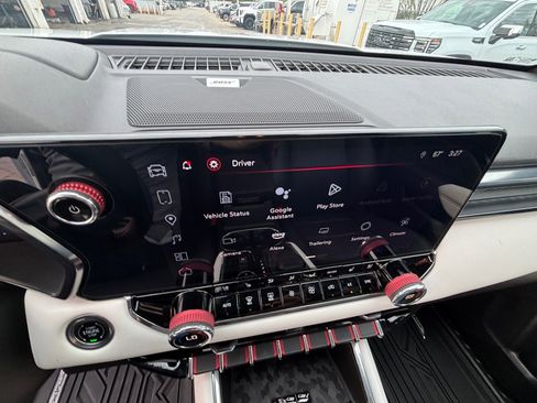 Used 2024 GMC Canyon AT4X image 8