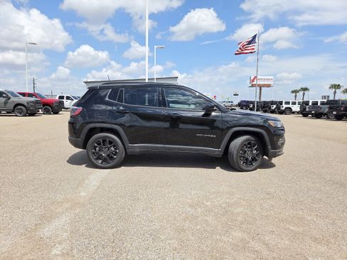 New 2026 Jeep Compass Latitude image 8