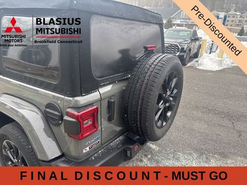 Used 2021 Jeep Wrangler Unlimited Sahara w/ Cold Weather Group AWD/4WD image 23