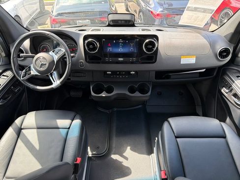 Used 2025 Mercedes-Benz Sprinter 2500 image 16