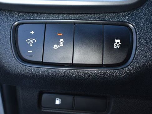 Used 2019 Kia Sorento LX image 16