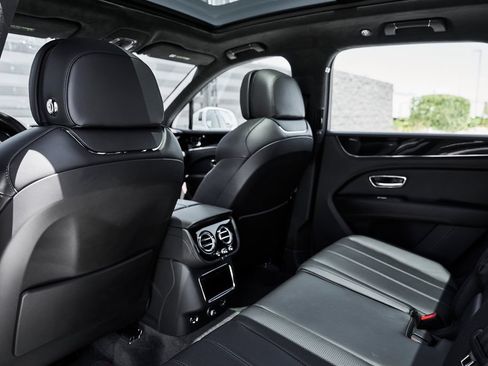 Used 2021 Bentley Bentayga AWD/4WD image 37