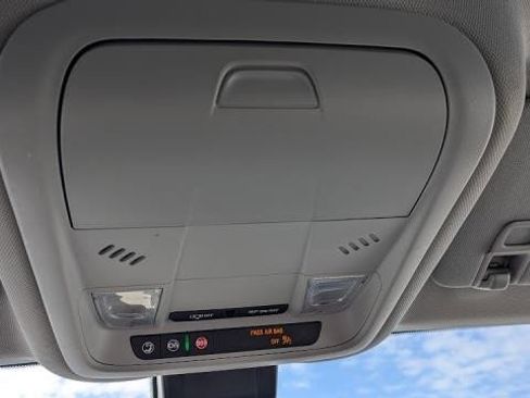 Used 2023 Chevrolet Equinox LT image 13