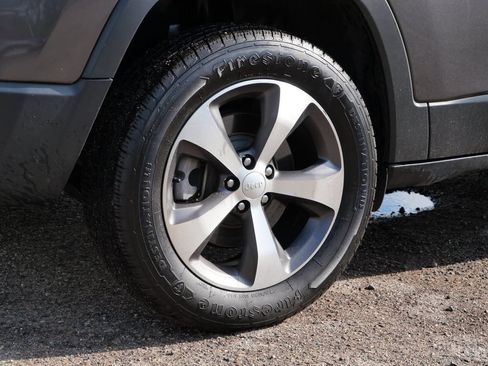 Used 2020 Jeep Cherokee Limited AWD/4WD image 7