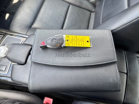 Used 2011 Mercedes-Benz E 350 4MATIC Sedan image 34