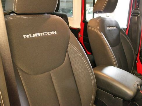 Used 2017 Jeep Wrangler Unlimited Rubicon w/ Cold Weather Group AWD/4WD image 10