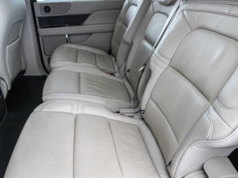 Used 2019 Lincoln Navigator Select w/ Technology Package RWD image 20