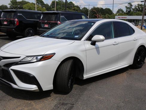 Used 2021 Toyota Camry XSE image 10