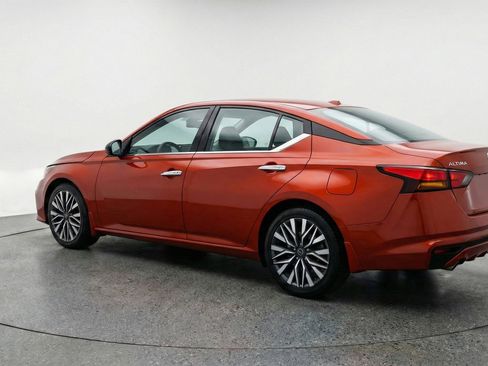 Used 2025 Nissan Altima 2.5 SV image 6