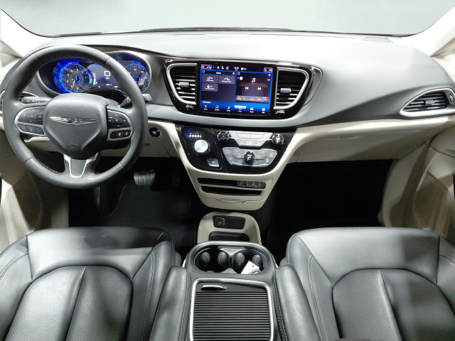 Used 2024 Chrysler Pacifica Touring-L FWD image 26