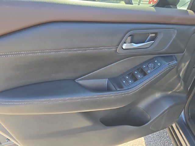 Certified 2023 Nissan Rogue SV w/ SV Premium B Package FWD image 17