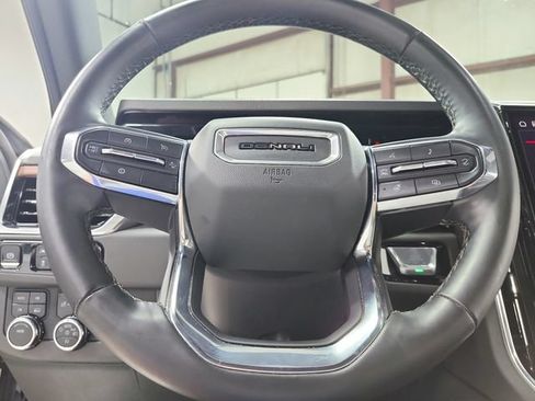 Used 2025 GMC Yukon XL Denali AWD/4WD image 25